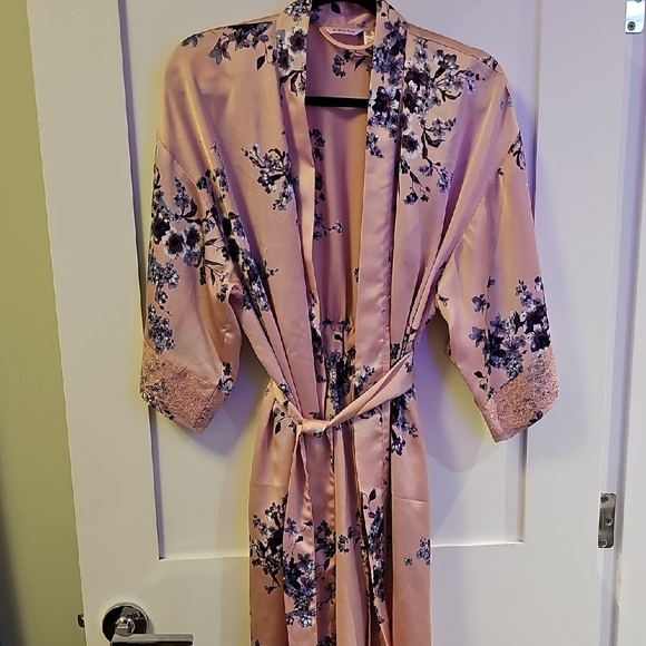 La Vie En Rose Floral Satin Robe - Pink and Black Size S/M - Picture 1 of 9